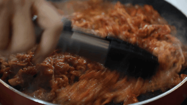 Pan-fried seasoned thinly sliced ​​duck bulgogi