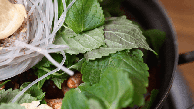 Gamjatang with fresh perilla leaves