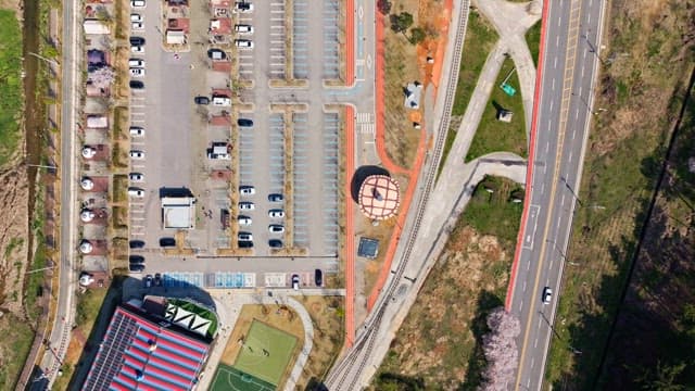 도로가 있는 공원의 전경