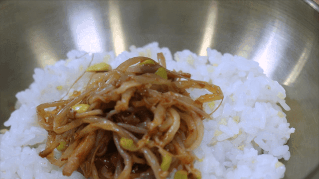 양념 대구찜이 올려진 밥