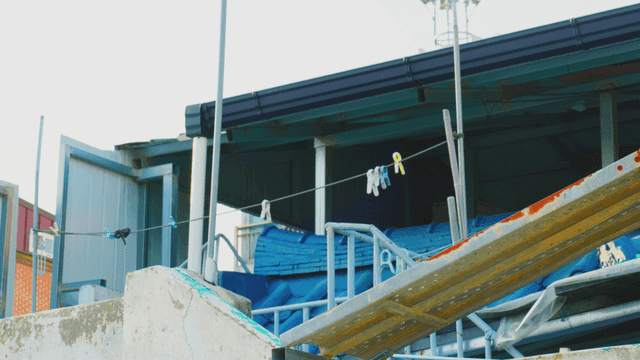 빨랫줄이 있는 가정집 옥상