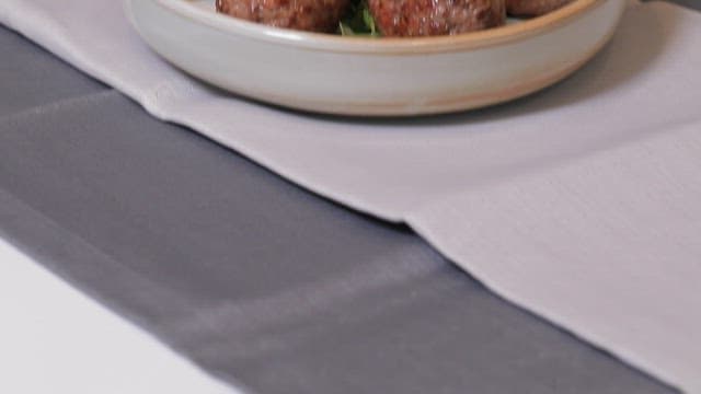 예쁘게 플레이팅 된 떡갈비