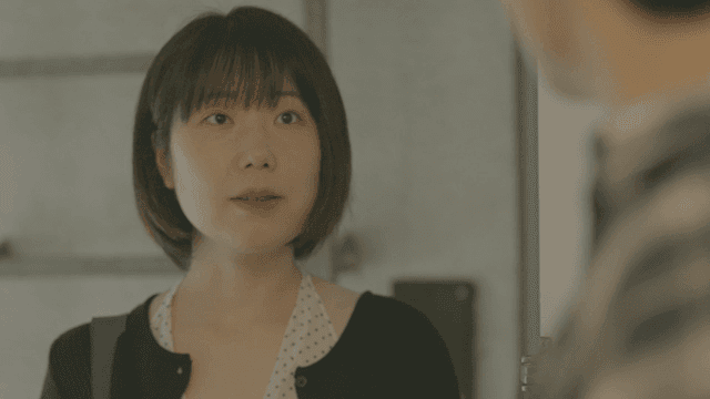 Bob haircut woman visiting a man's house