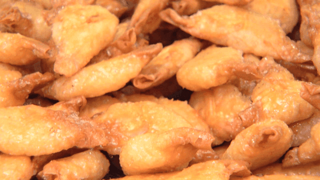 갓 튀겨낸 분식 만두