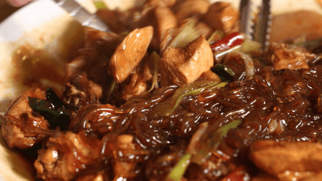 Ladle for mixing braised chicken simmered with glass noodles