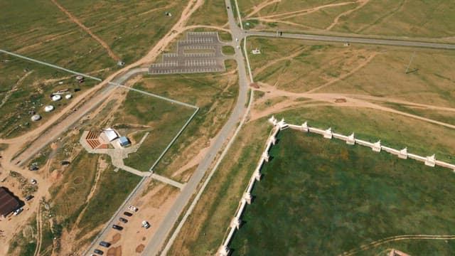 도로가 있는 시골 풍경의 전경