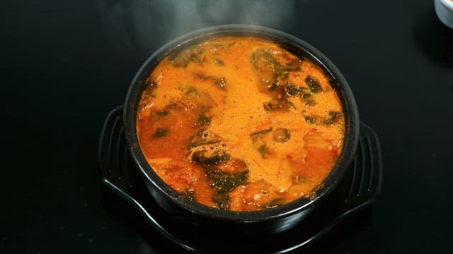 Pork Backbone Soup in an Earthen Pot
