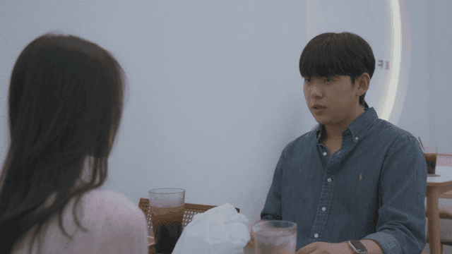 Man talking to a woman in a cafe