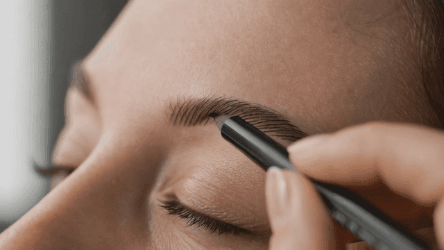 Eyebrow pencil for shaping eyebrows