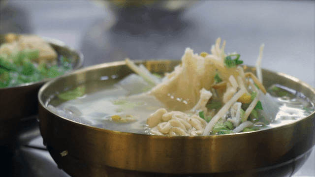 채소와 내장이 들어간 대구탕