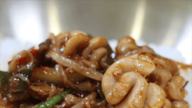 양념 대구찜이 올려지는 밥