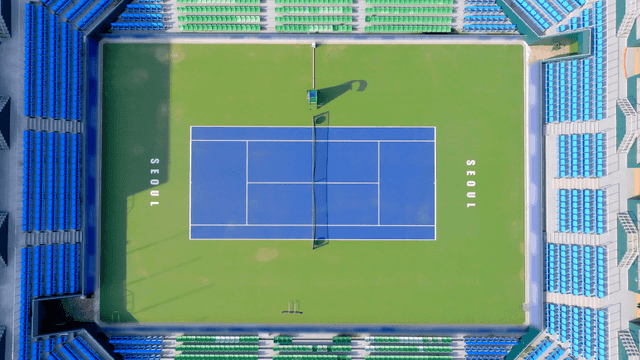 경기장 안의 빈 테니스 코트