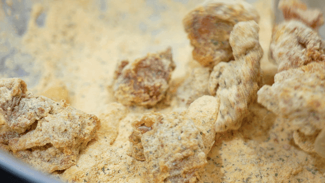 Chicken mixed with cheese powder