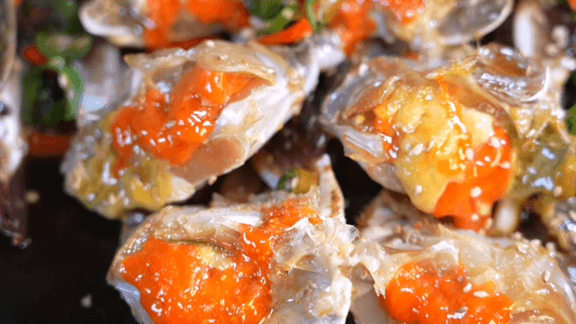 Cross-section of soy sauce marinated crab full of intestines and meat