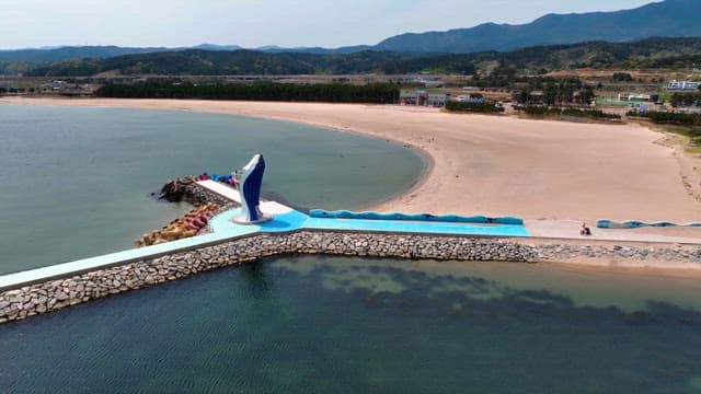 Scenic beach with a unique sculpture