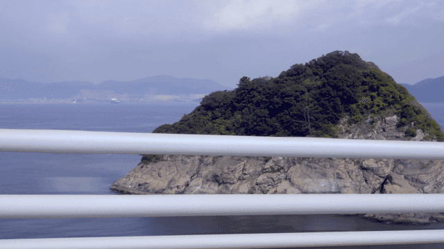 다리 도로에서 본 작은 섬