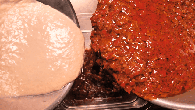 Sight of chili oil and bean sauce mixing