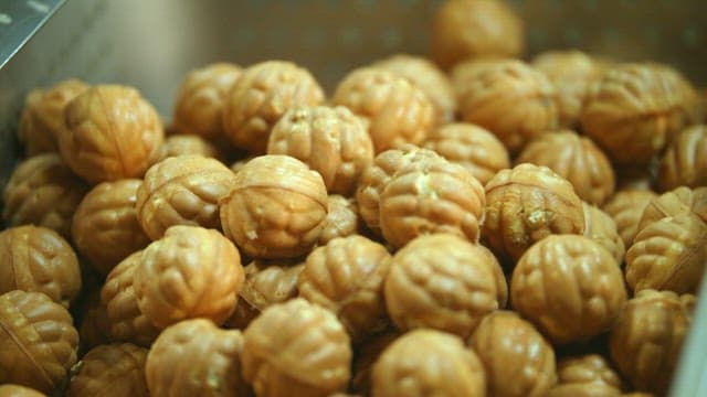 갓 구워져 나온 먹음직스러운 호두과자