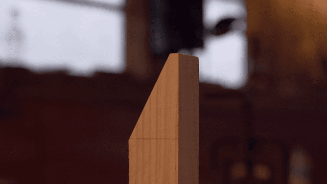 작업실의 나무 조각