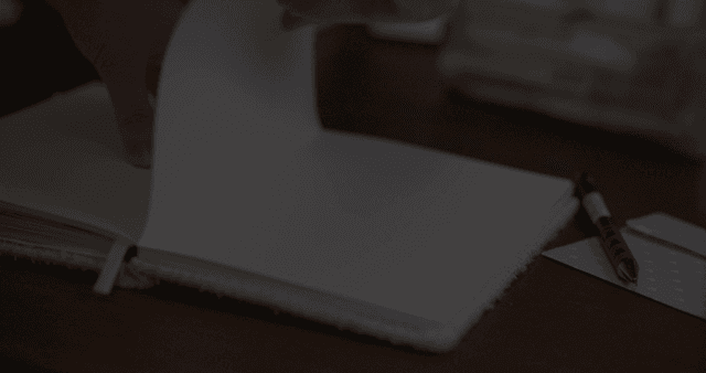 일기장을 찢는 모습