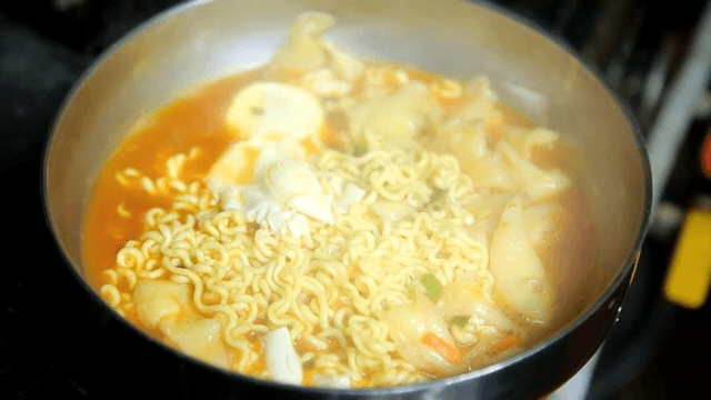 Ramyeon with hand-pulled dough in a bowl