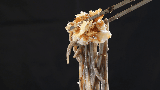 Buckwheat noodles and fried food picked up with chopsticks
