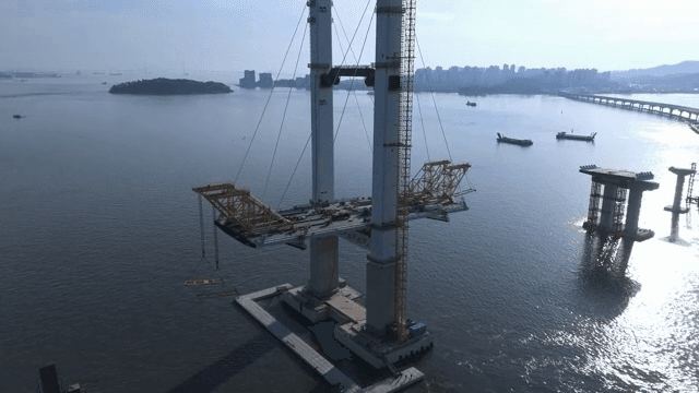 Bridge construction over a wide sea