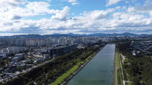 Cityscape with river and green park