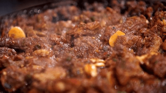 매운 갈비찜이 끓고 있는 모습