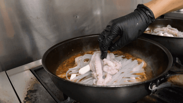 끓는 간장 찜닭에 들어가는 낙지