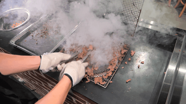 Briquette bulgogi stir-fried on grill