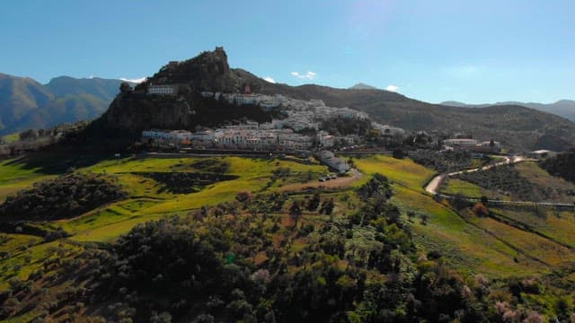 언덕 위의 그림 같은 마을