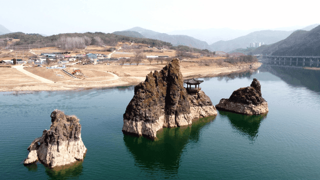 Scenic pavilion over river with rocks
