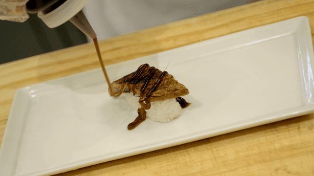 Eel sushi with sauce