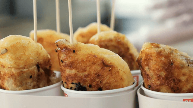 종이컵에 담긴 한국 호떡