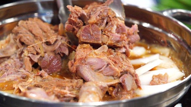 Pork backbone stew with lots of onions