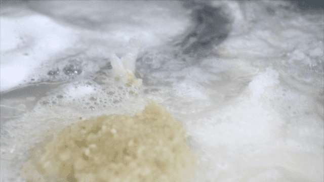 재료가 들어간 끓는 대구탕