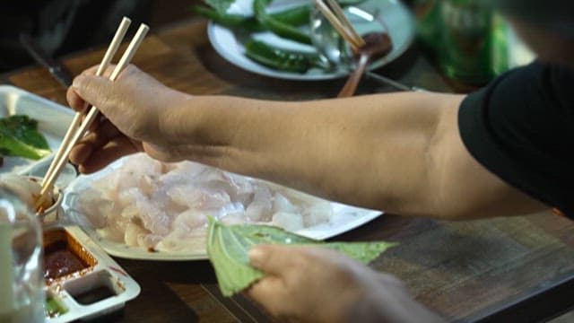 깻잎에 싸먹는 신선한 회