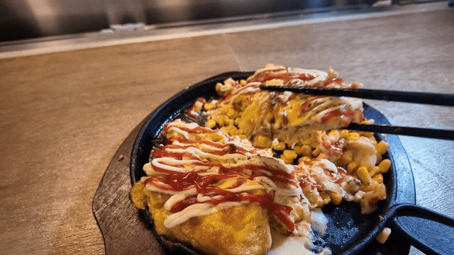 Thick scrambled eggs on iron plate