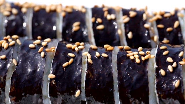 여러가지 채소가 들어간 김밥