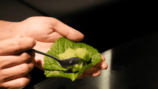 Perilla leaf with wasabi paste