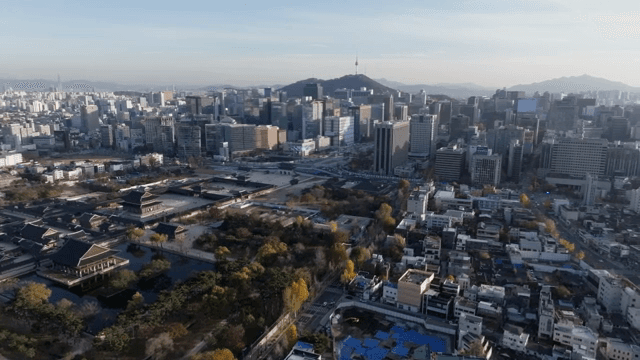 현대 도시 풍경 속 전통 궁궐