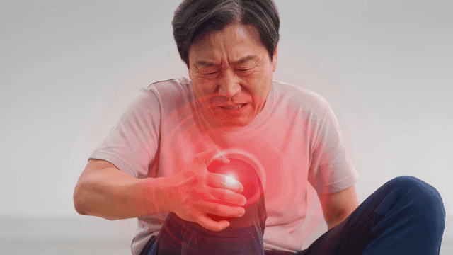 Middle-aged men experiencing knee pain