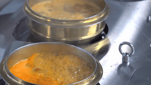 냄비에서 끓고 있는 김치찌개