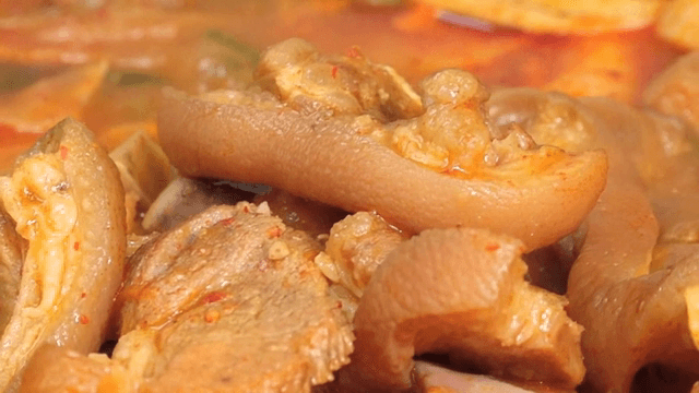 Braised Pig's feet in spicy stew