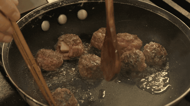 Meatballs fried in oil