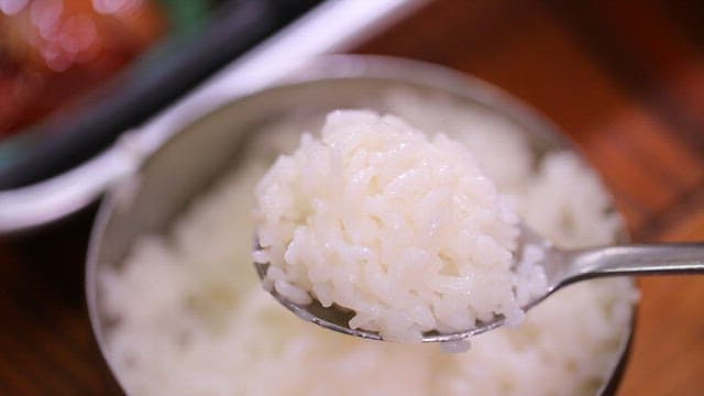 짭짤한 갈치속젓을 얹은 밥 한 숟가락