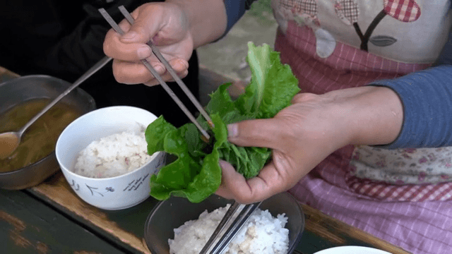 밥과 반찬으로 준비하는 한국식 쌈
