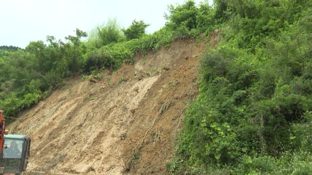 언덕 건설 현장에서의 굴착 작업