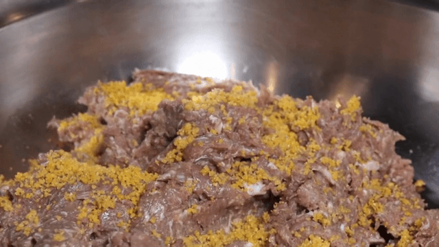 Adding paprika salt to pork